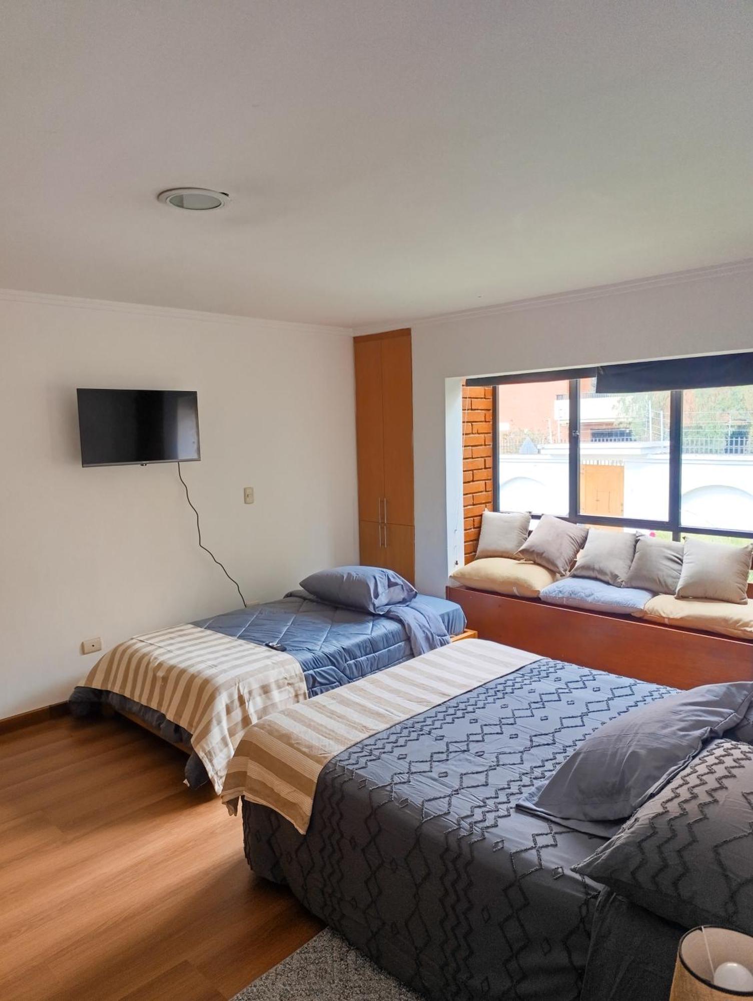 Hostal Mochiliers Bed And Breakfast Cuenca Extérieur photo