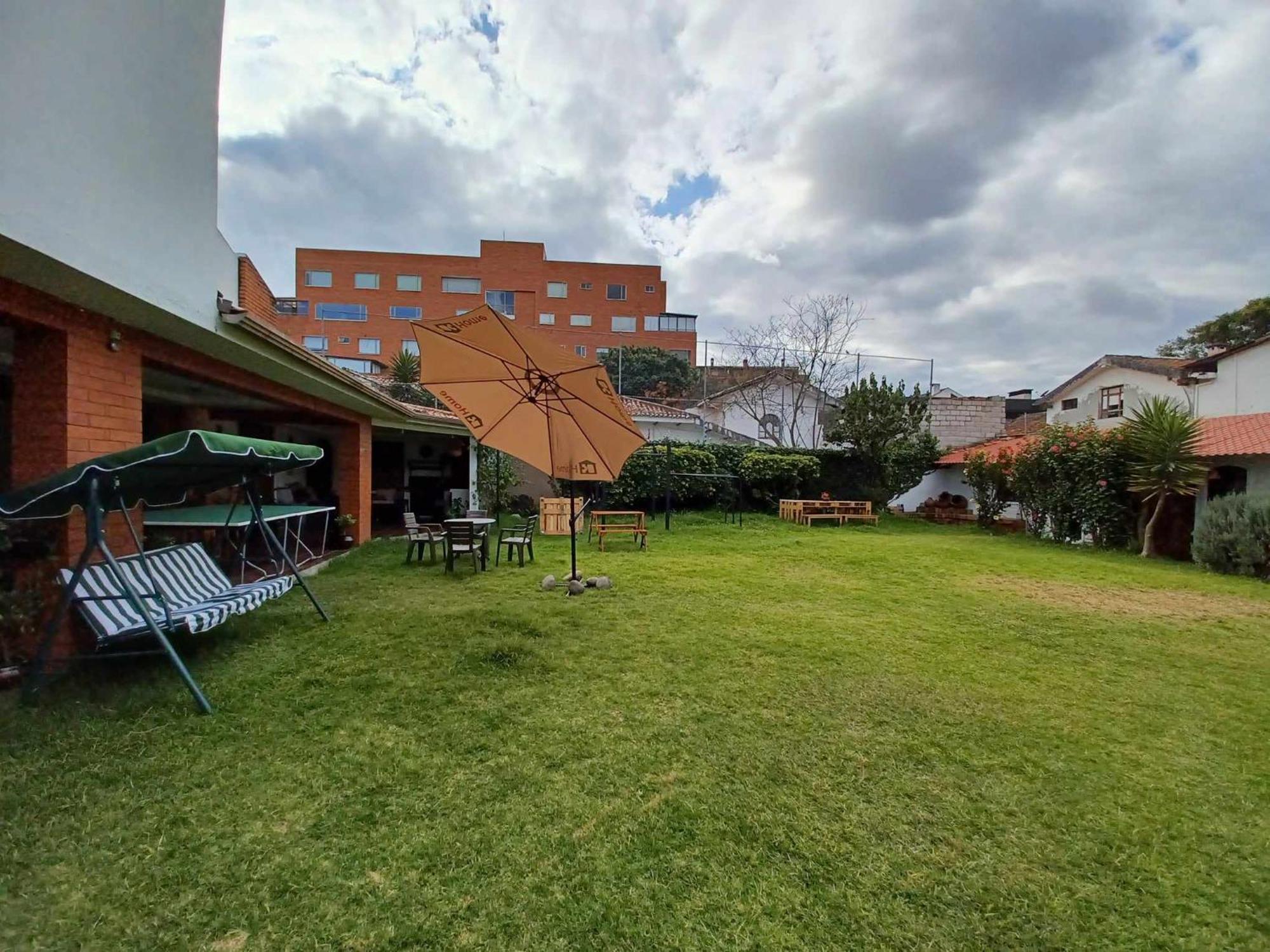 Hostal Mochiliers Bed And Breakfast Cuenca Extérieur photo