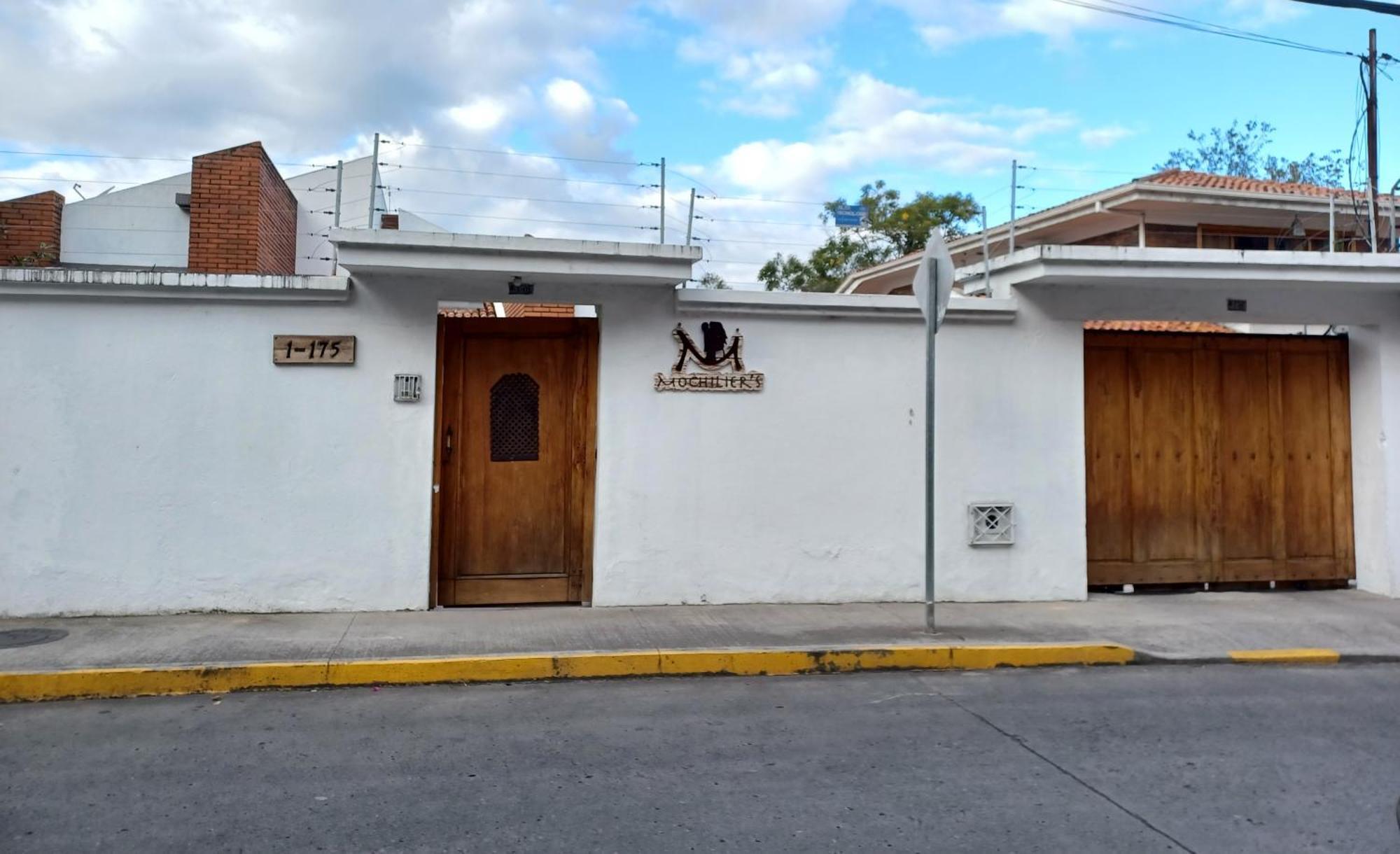 Hostal Mochiliers Bed And Breakfast Cuenca Extérieur photo