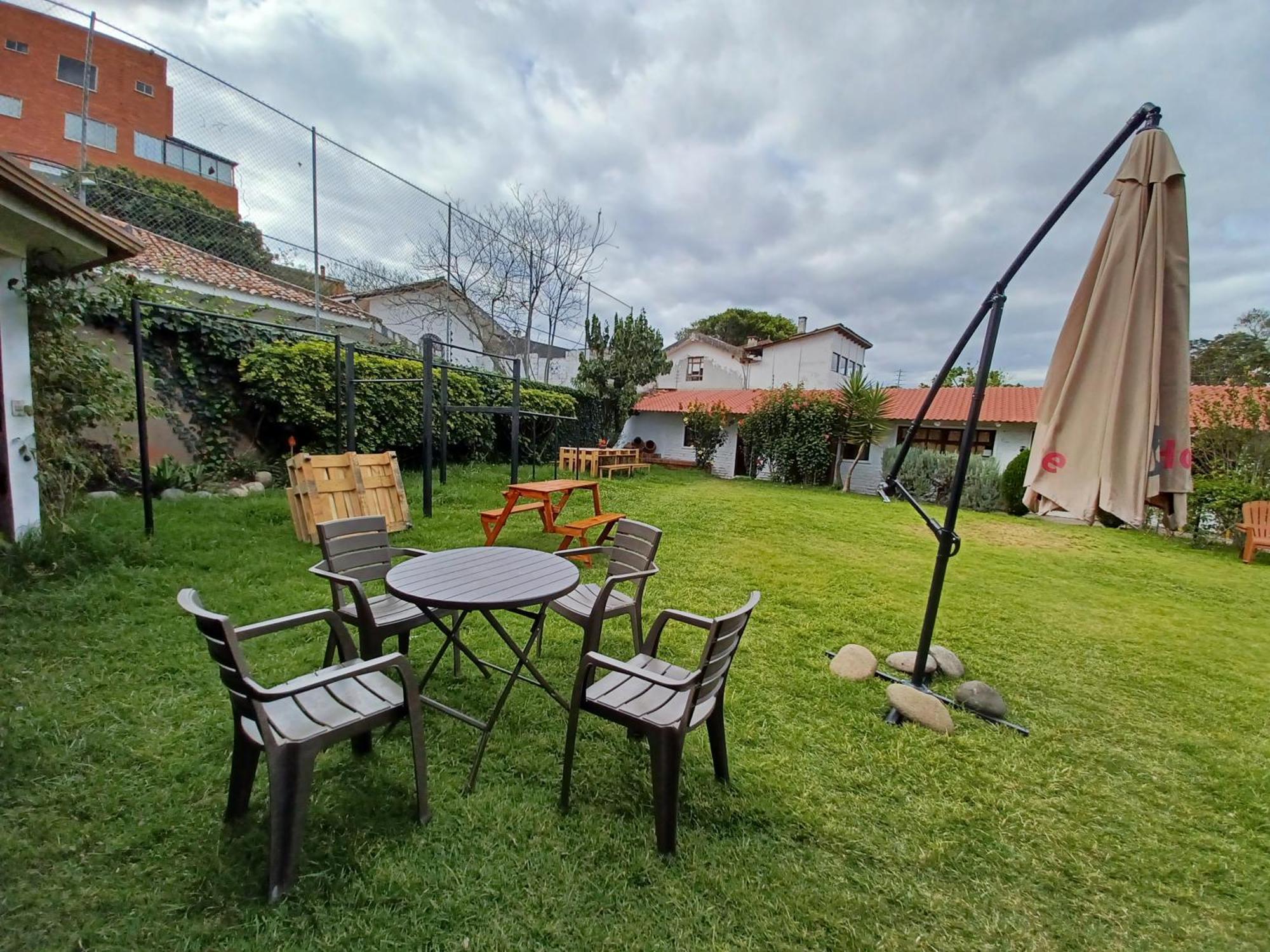 Hostal Mochiliers Bed And Breakfast Cuenca Extérieur photo