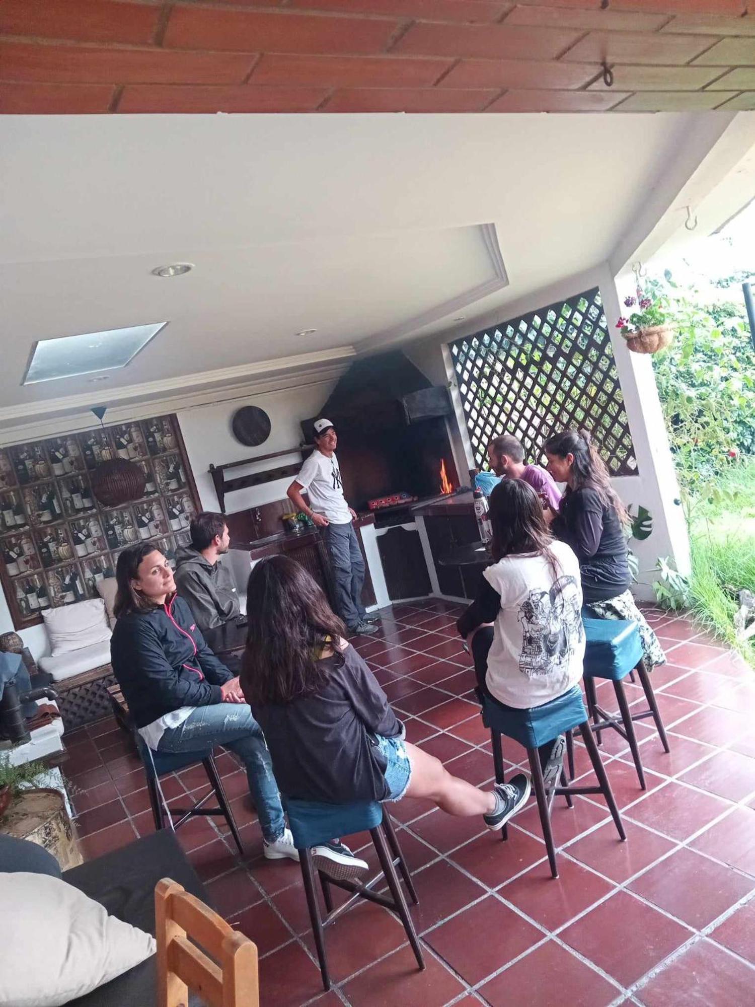 Hostal Mochiliers Bed And Breakfast Cuenca Extérieur photo