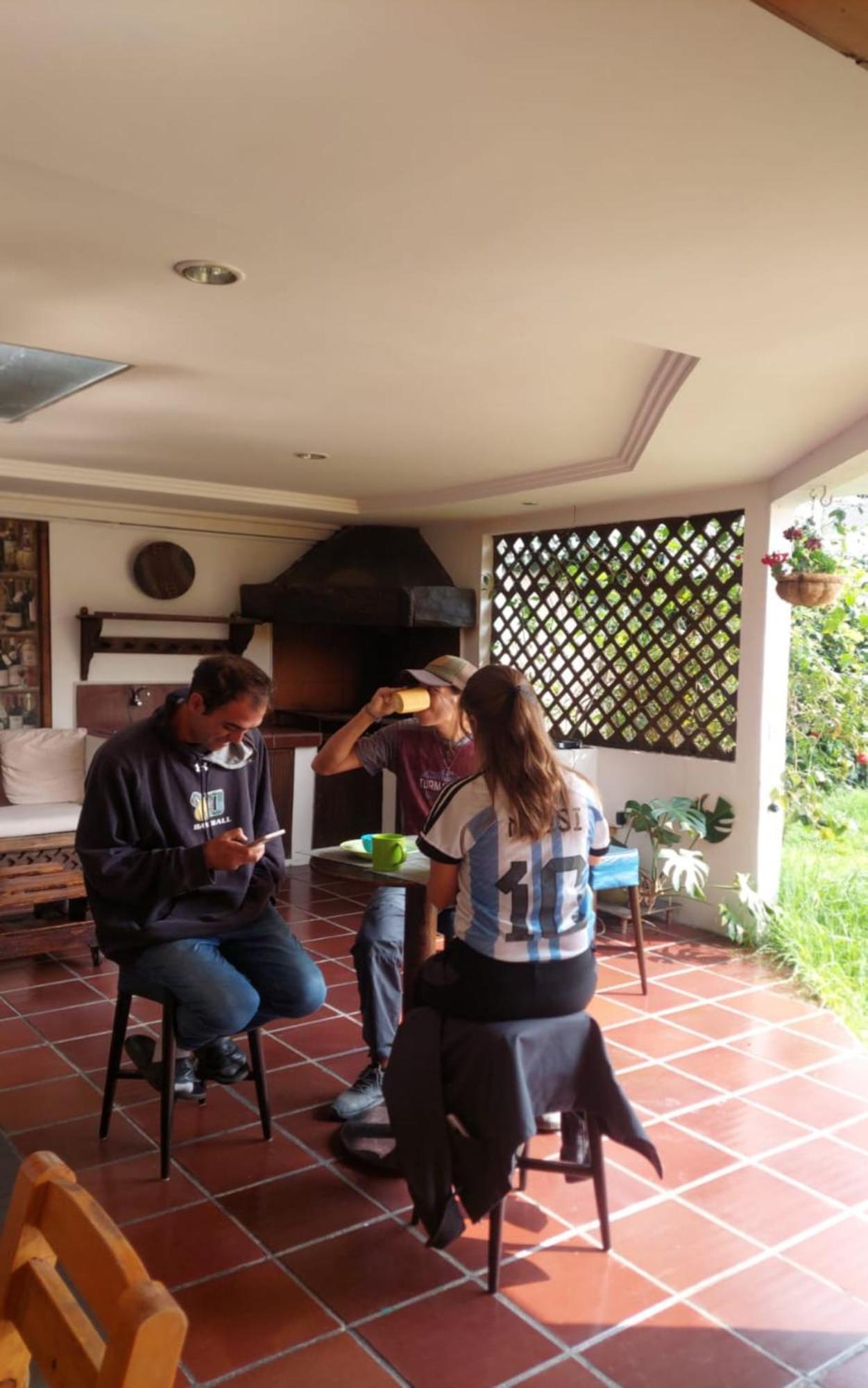 Hostal Mochiliers Bed And Breakfast Cuenca Extérieur photo