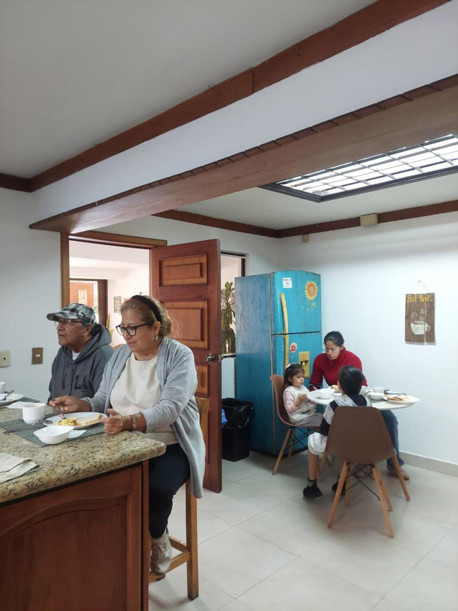 Hostal Mochiliers Bed And Breakfast Cuenca Extérieur photo